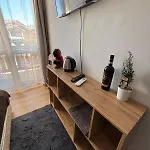 公寓 Smart - Refurbished With Balcony And Parking *