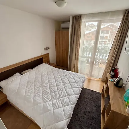 アパート Smart - Refurbished With Balcony And Parking バンスコ