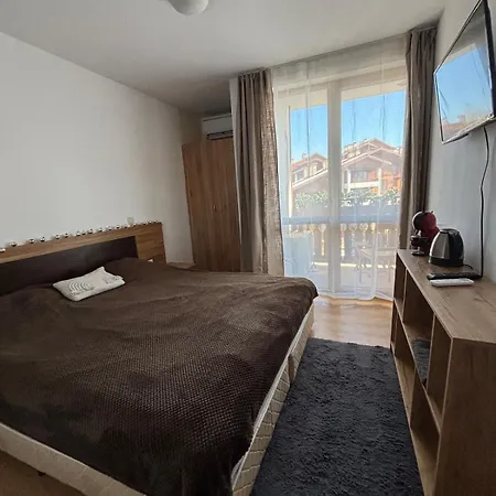 アパート Smart - Refurbished With Balcony And Parking *