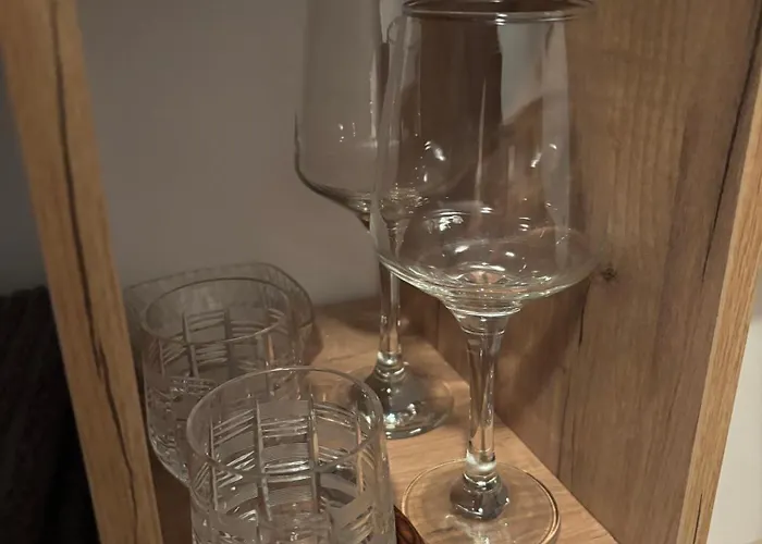 Smart - Refurbished With Balcony And Parking